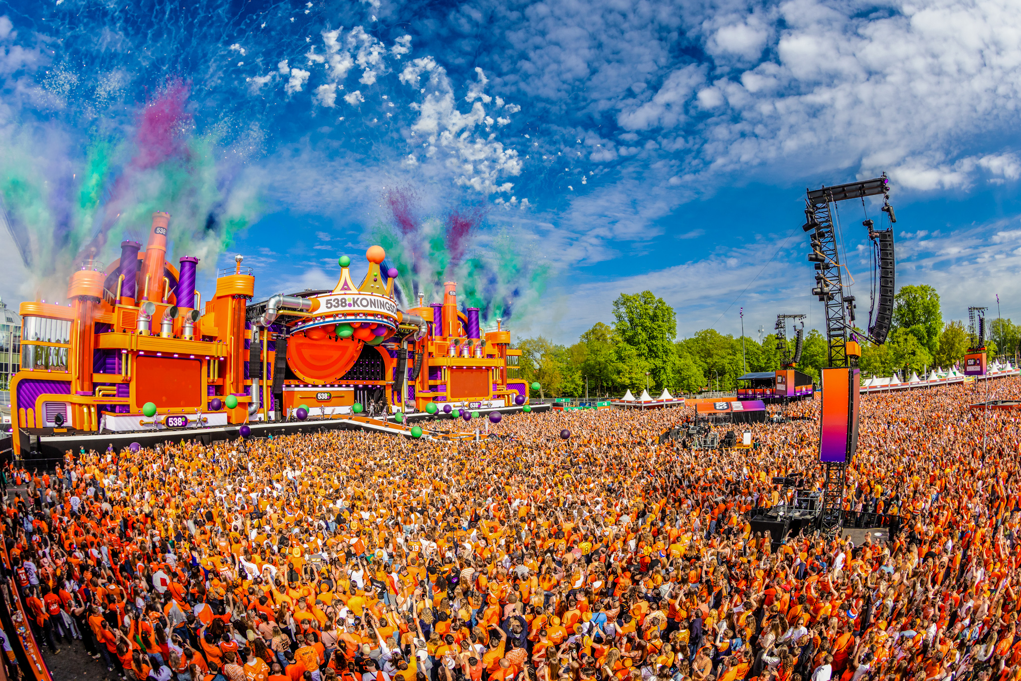Coloured smoke over the 538Koningsdag 2026 stage and crowd in Breda