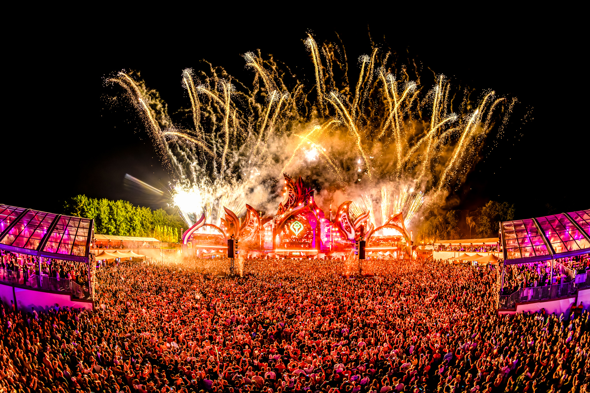 Fireworks finale above the mainstage and crowd at Harmony of Hardcore 2026