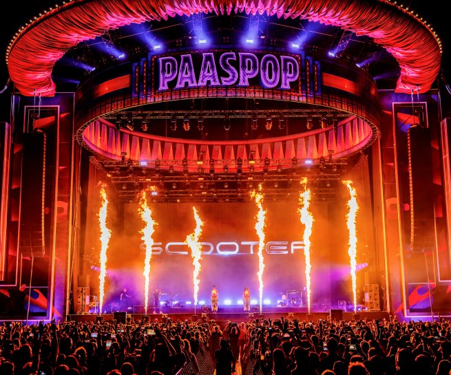 Flame columns on the Paaspop 2026 main stage during the Scooter show