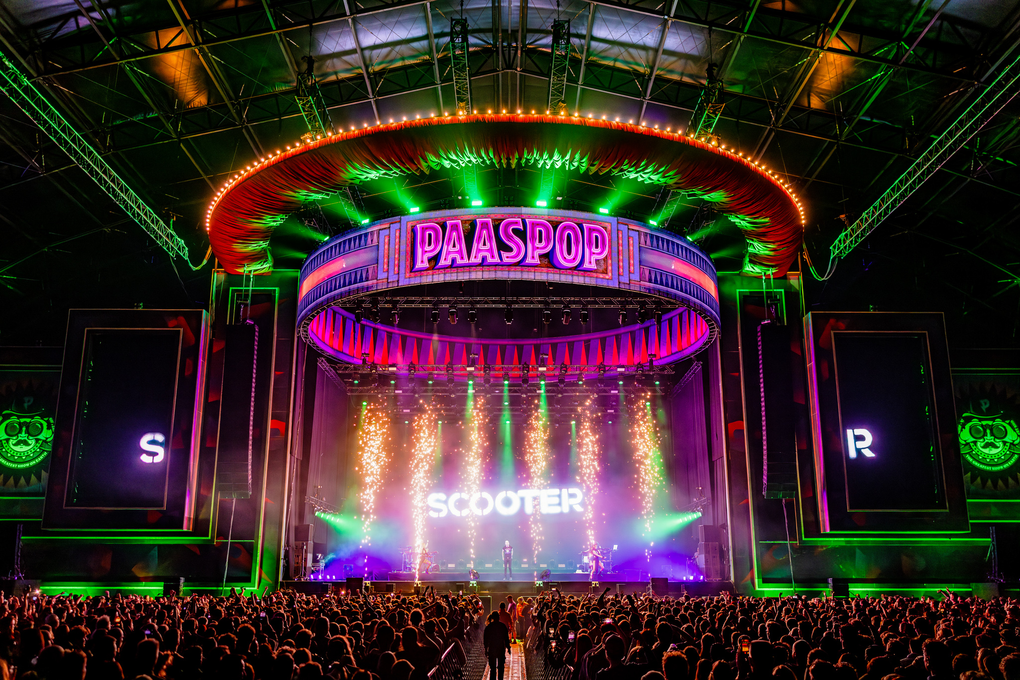 Green and pink lights and sparklers on the main stage during Scooter at Paaspop 2026