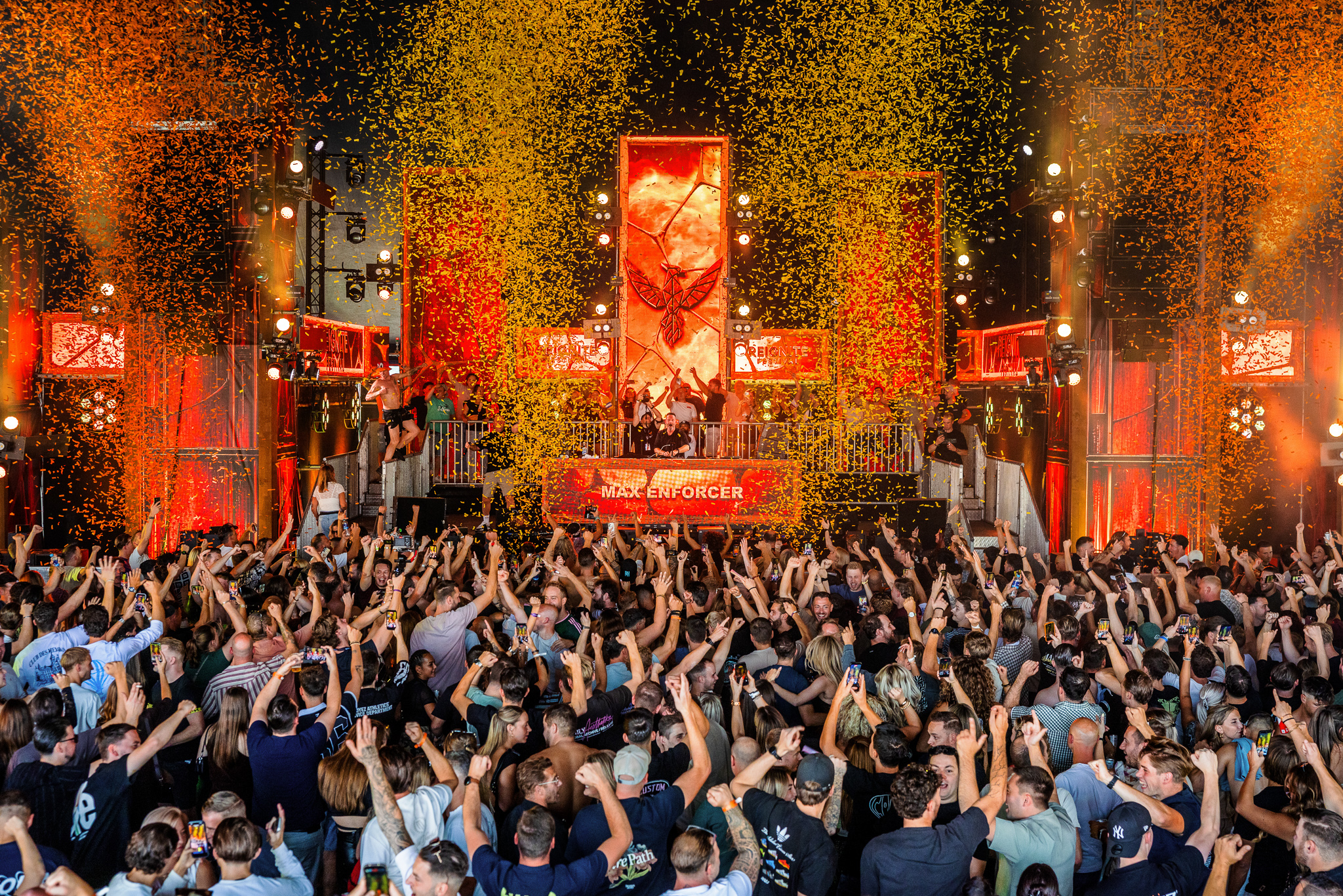 Golden confetti over the crowd and stage at Reignite Festival 2026, Vinkel